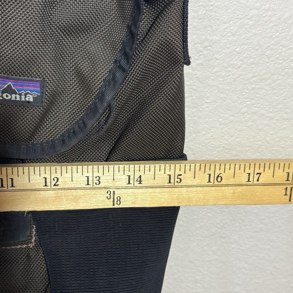 Vintage Patagonia Vertical Mass Crossbody Sling Bag Gray Travel Laptop Messenger - Picture 13 of 15